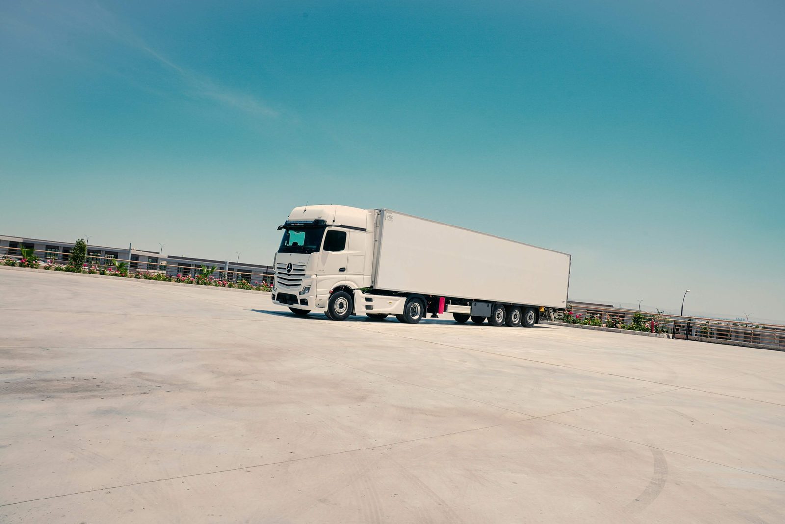 Tractor unit and trailer