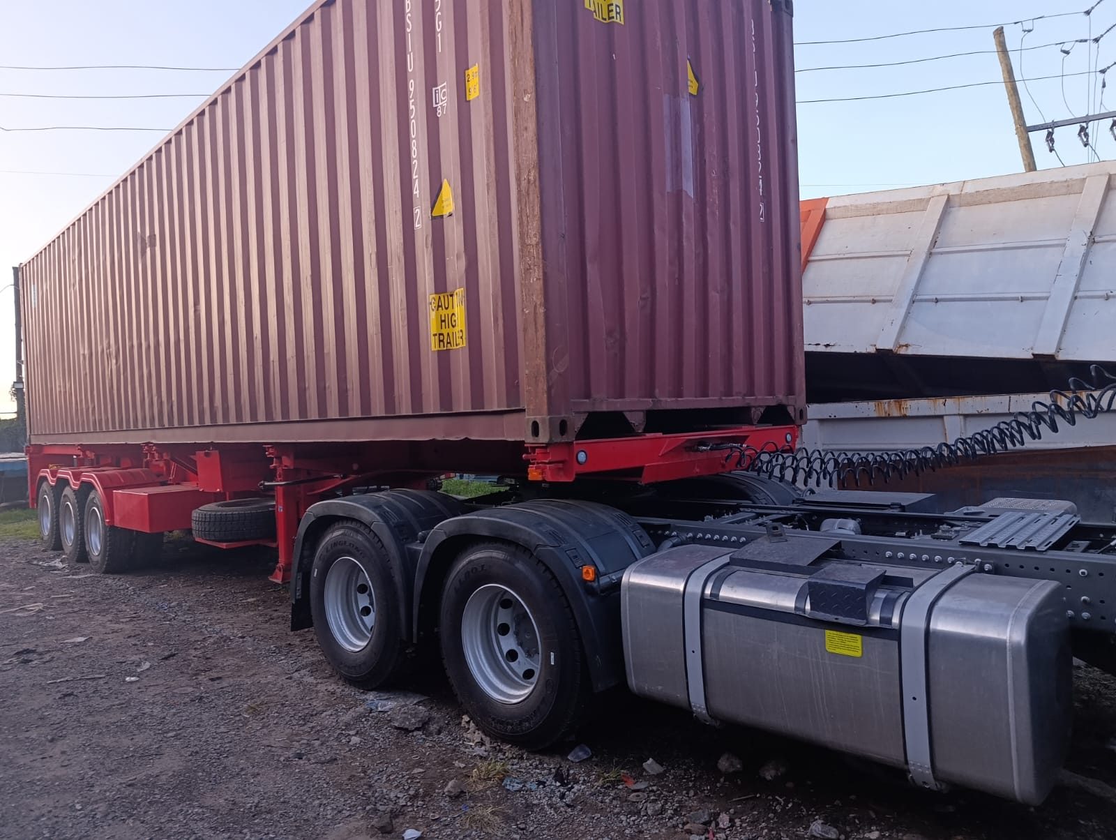 Dontre Outliers tractor unit and loaded skeletal trailer